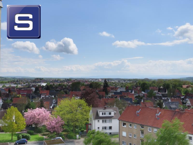 Mit Fernblick über die Stadt: Gepflegtes freies Appartement mit Balkon